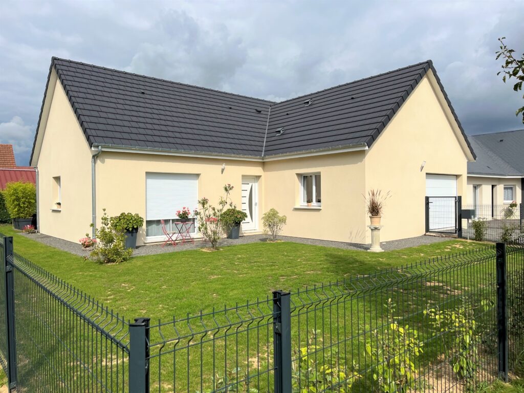 Maison en L avec garage intégré