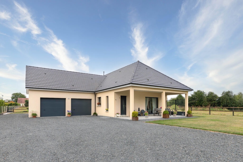 Plain pied double garage