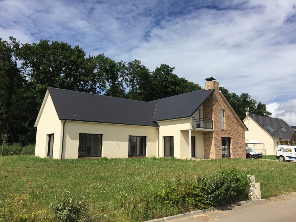 Maison a étage 216 m² habitable avec parement brique