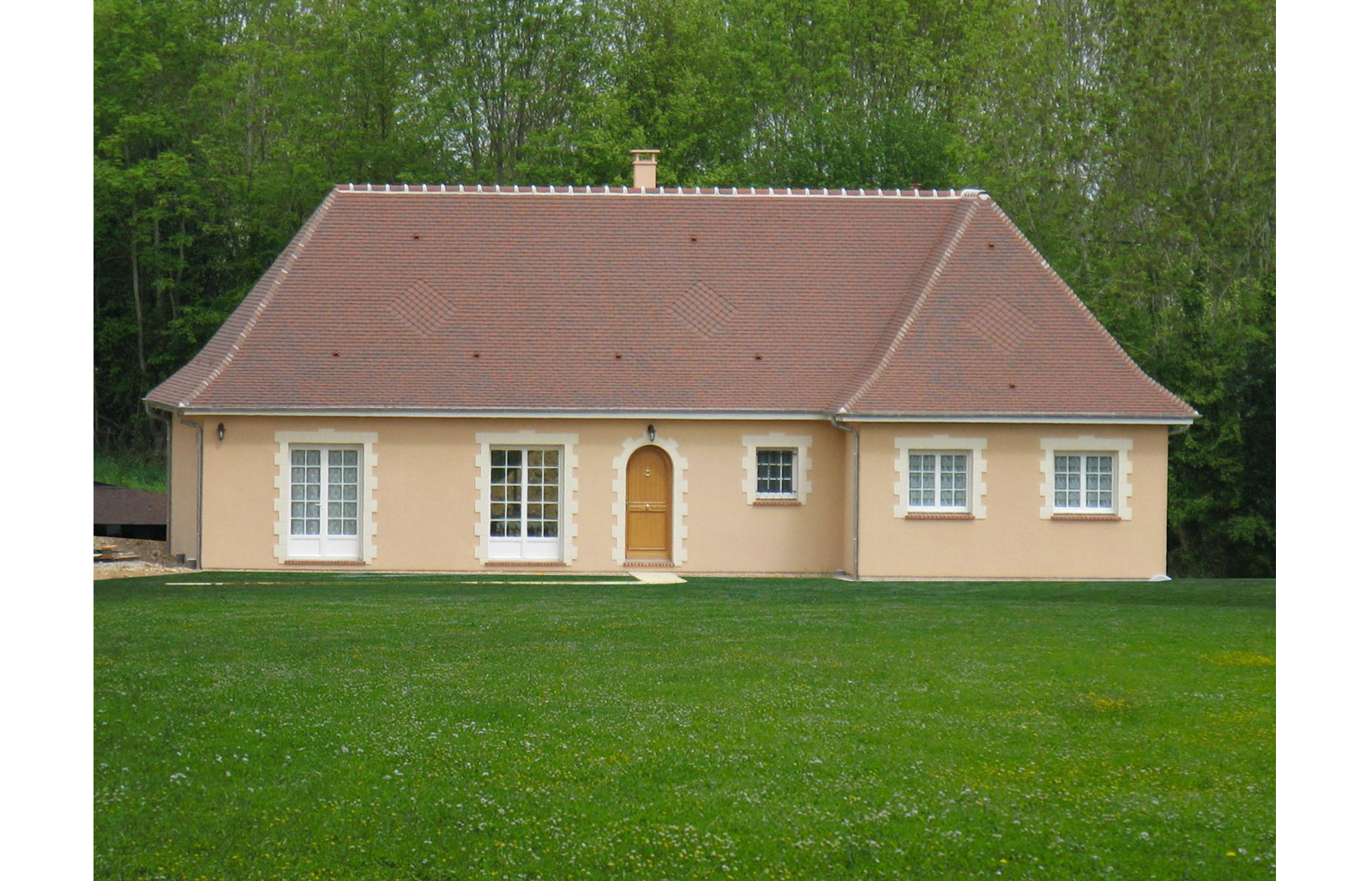 maison avec coyaux et petites tuiles